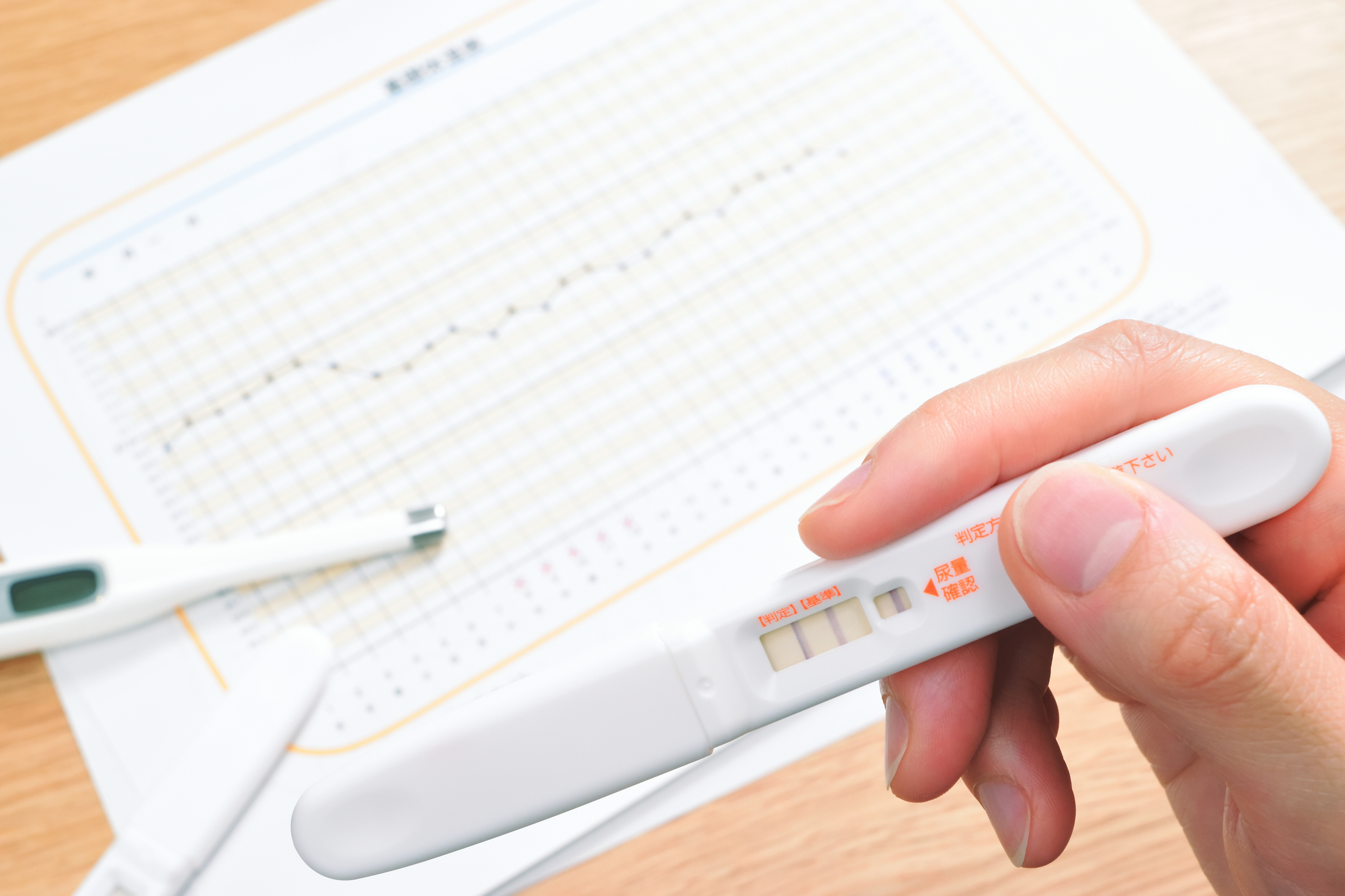 排卵検査薬の種類や正しい使い方のほか使用するメリットを解説