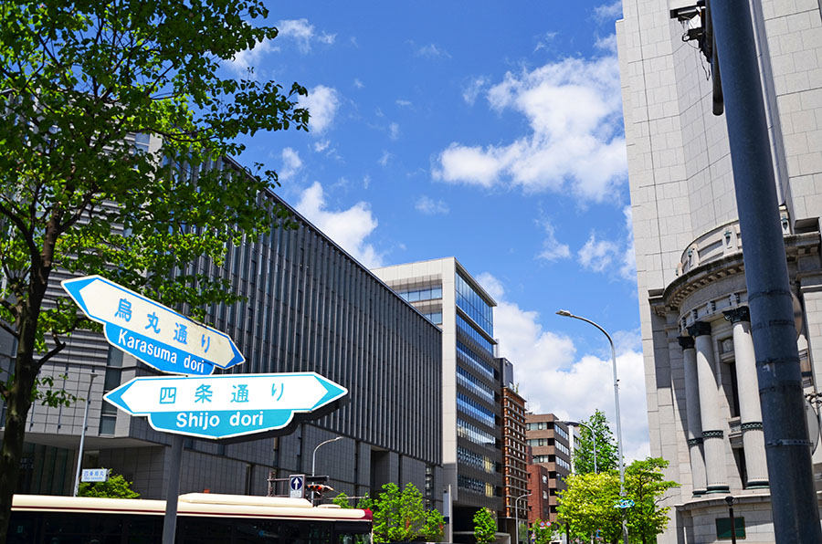四条・烏丸駅出てすぐ。通院しやすい好立地。